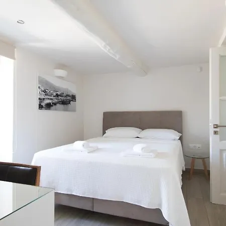 Zoe'S Villa - Modern Karystos Apartments By The Port & Beach Extérieur photo