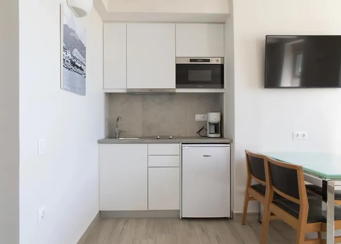 Zoe\'S Villa - Modern Karystos Apartments By The Port & Beach