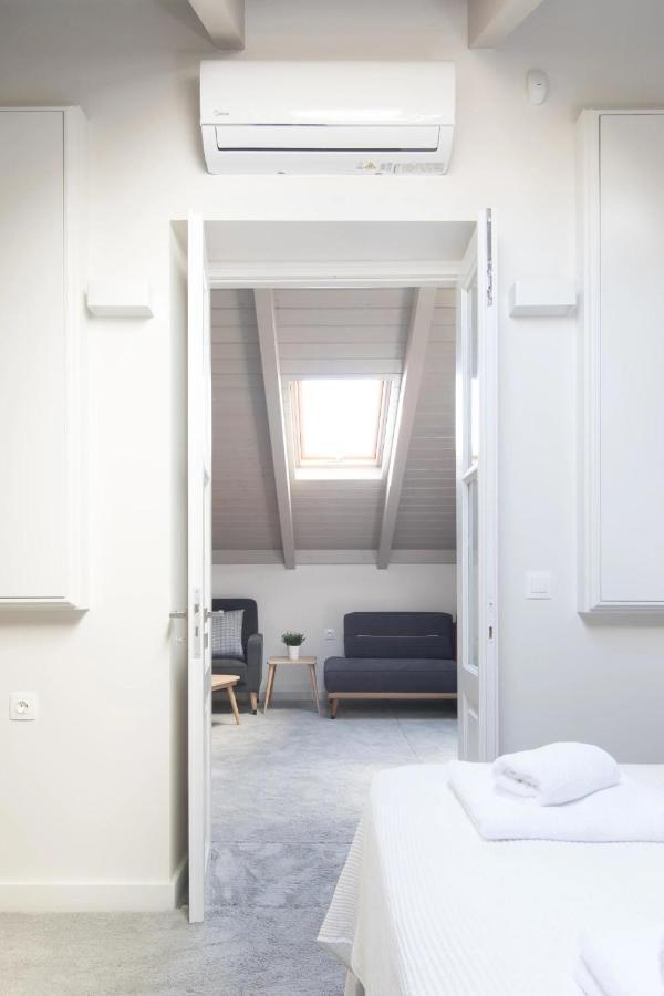 Zoe's - Modern By The Port & Karystos (Evia)