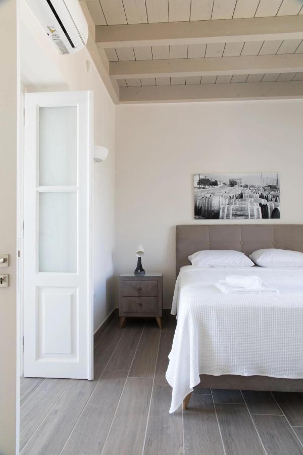 Zoe's - Modern By The Port & * Karystos (Evia)