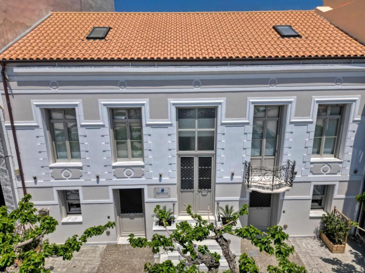 Zoe's - Modern By The Port & Appartement Karystos (Evia)